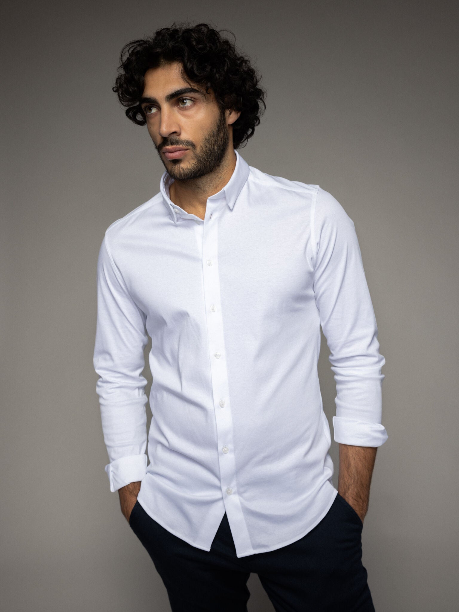 Modelshot / White / Detail